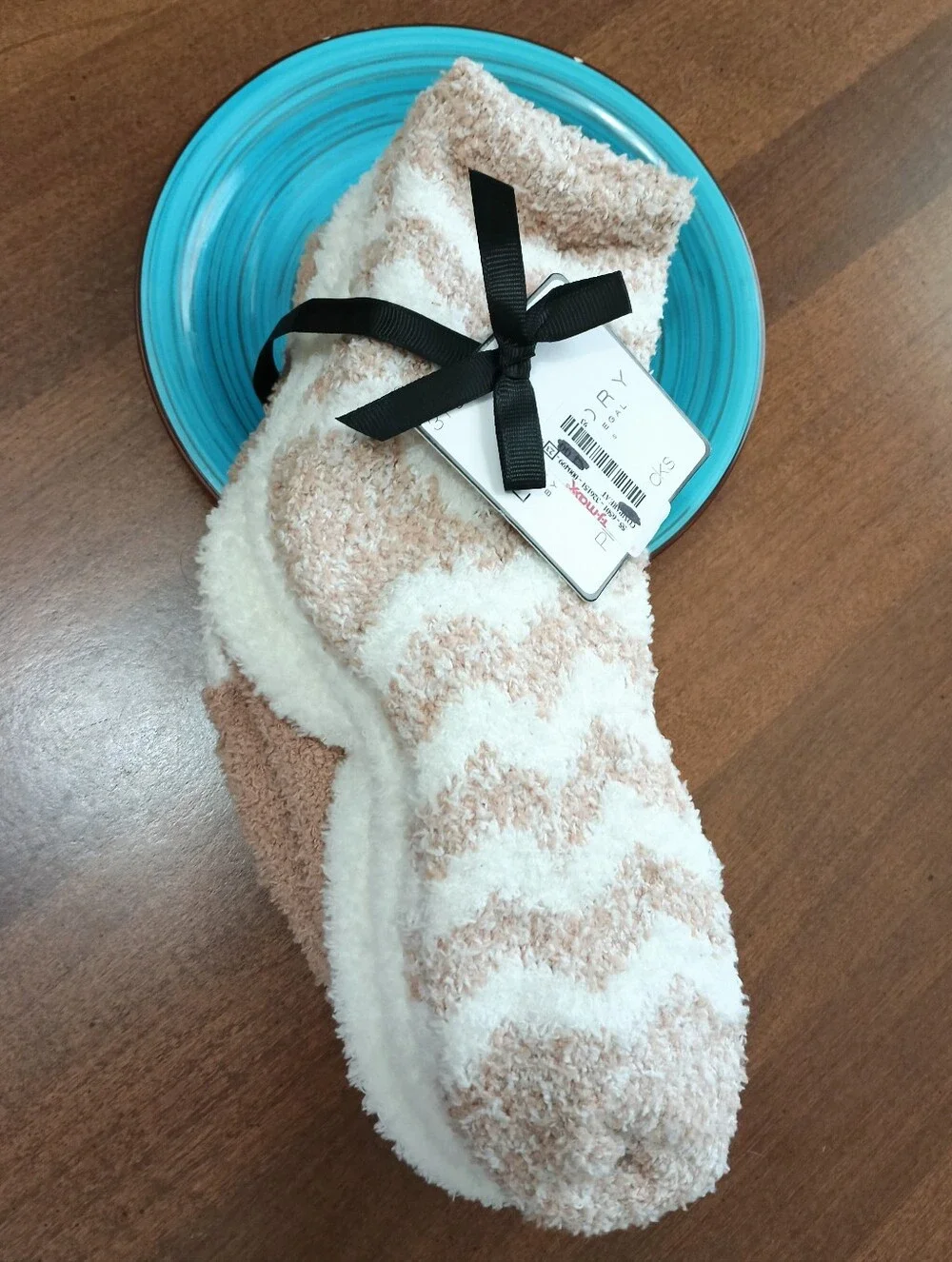 Women's NWT 3 Pair Tan & Cream Fuzzy Socks